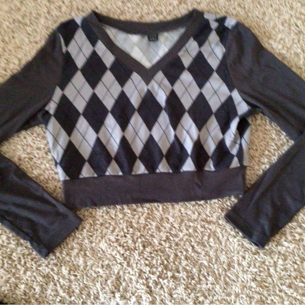 SHEIN Gray Argyle V-Neck Crop Top